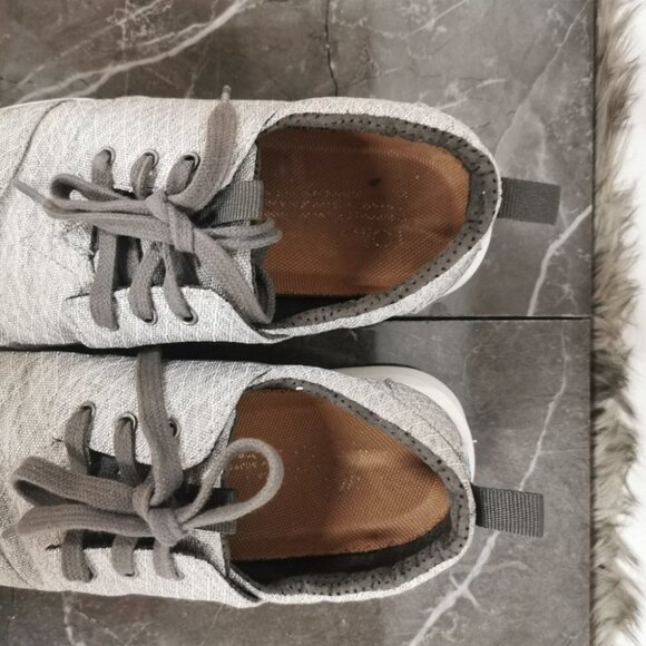 Toms  Running Shoes - Picture 3 of 8